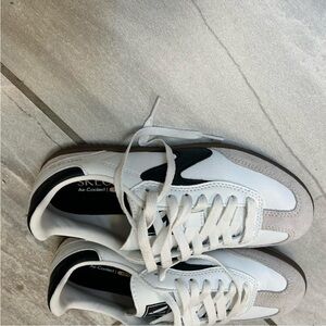 Skechers White and Black Women's Sneakers